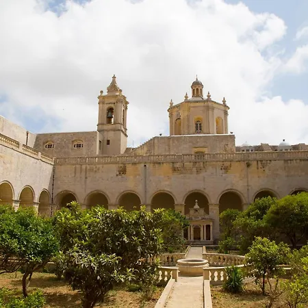 Dar Sara Gozitan - Happy